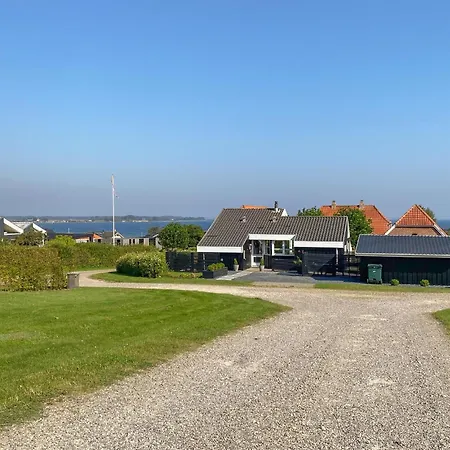Amazing In With Kitchen Holiday home