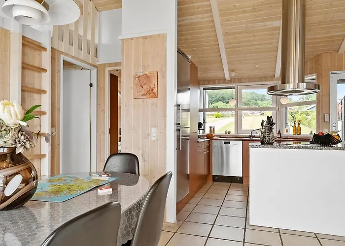 Amazing In With Kitchen بيت للعطل Sjolund