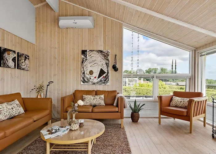 Amazing In With Kitchen بيت للعطل Sjolund