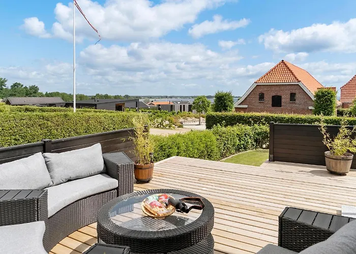 Amazing In With Kitchen بيت للعطل Sjolund